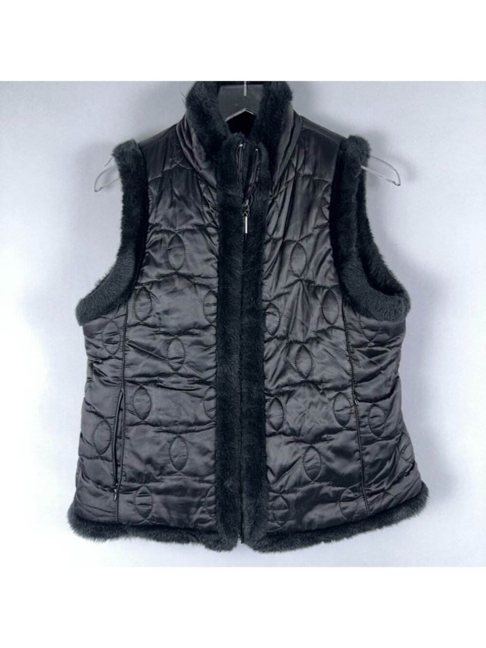 New York & Company Reversible Quilted Faux Fur Puffer Vest Size Medium Black - Picture 2 of 9